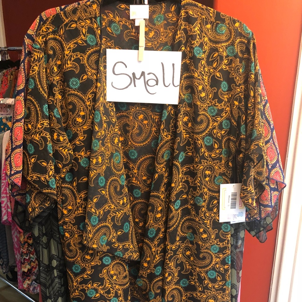 Lularoe Monroe kimono